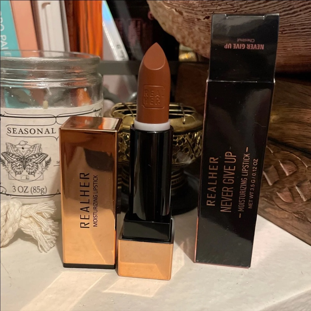 RealHer Moisturizing Lipstick Never Give Up